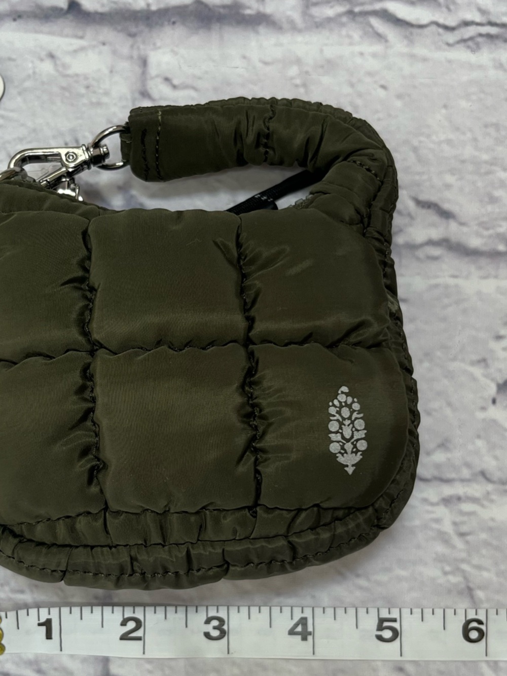 Fp movement free people Puffer Mini Bag in Olive Green nwt - Picture 3 of 3